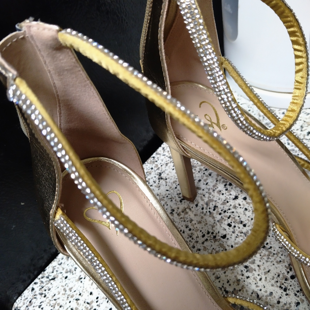 Shoes - Picture 4 of 12